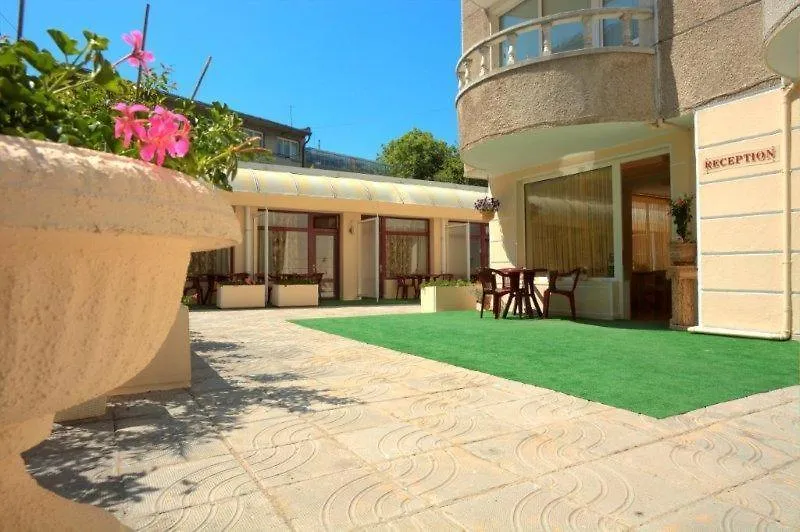 וארנה Hotel Acropolis