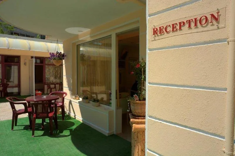 וארנה Hotel Acropolis