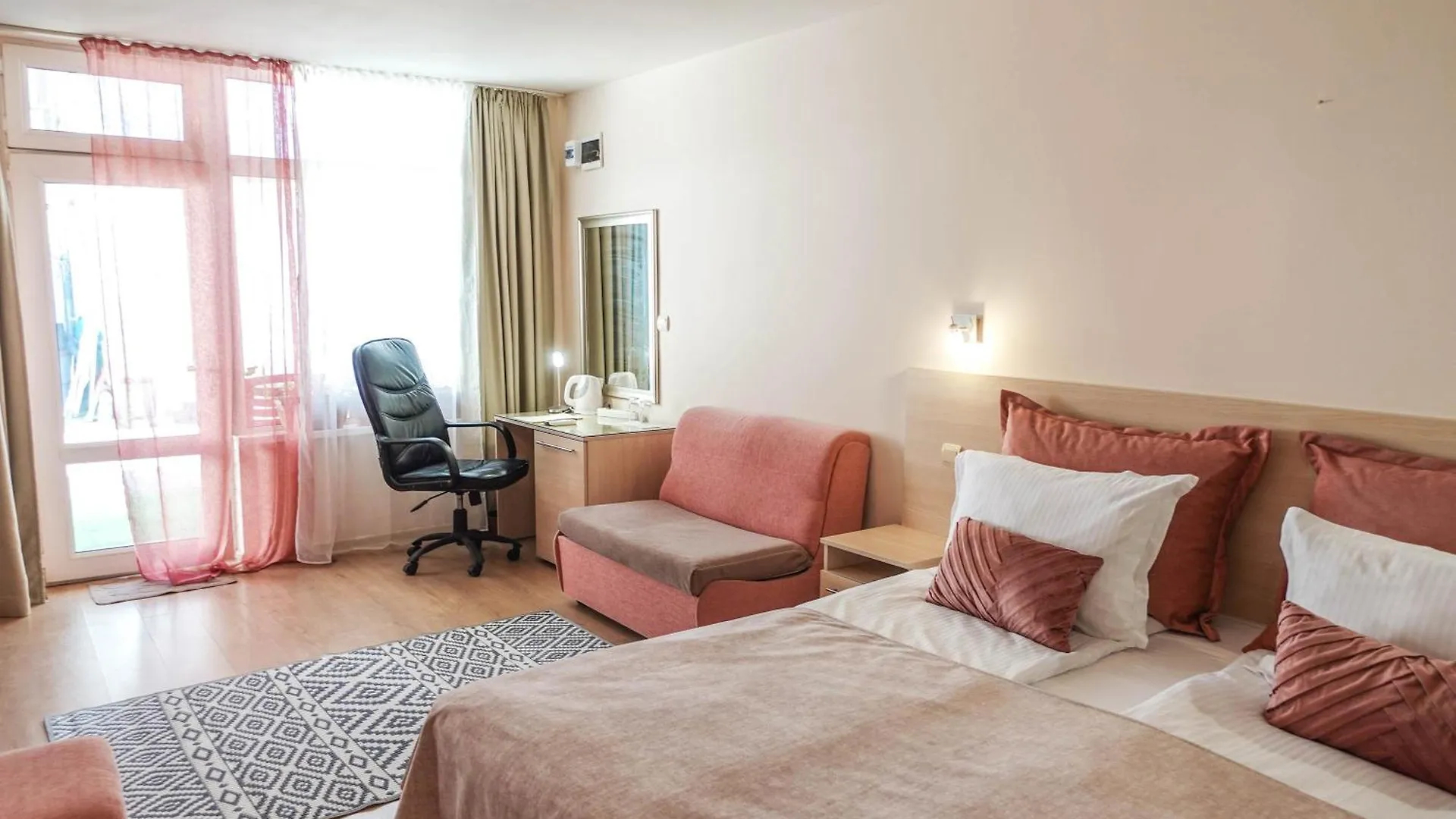 וארנה Hotel Acropolis