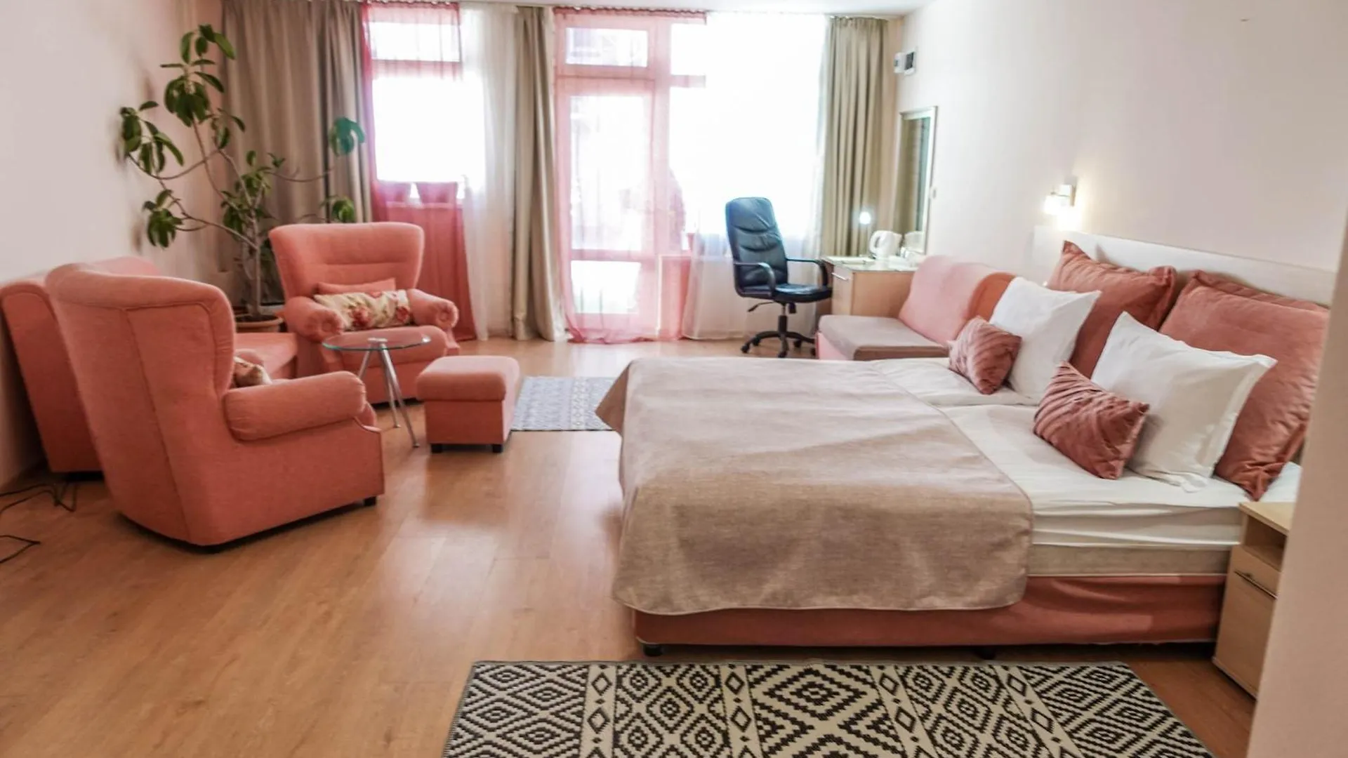 **  וארנה Hotel Acropolis בולגריה