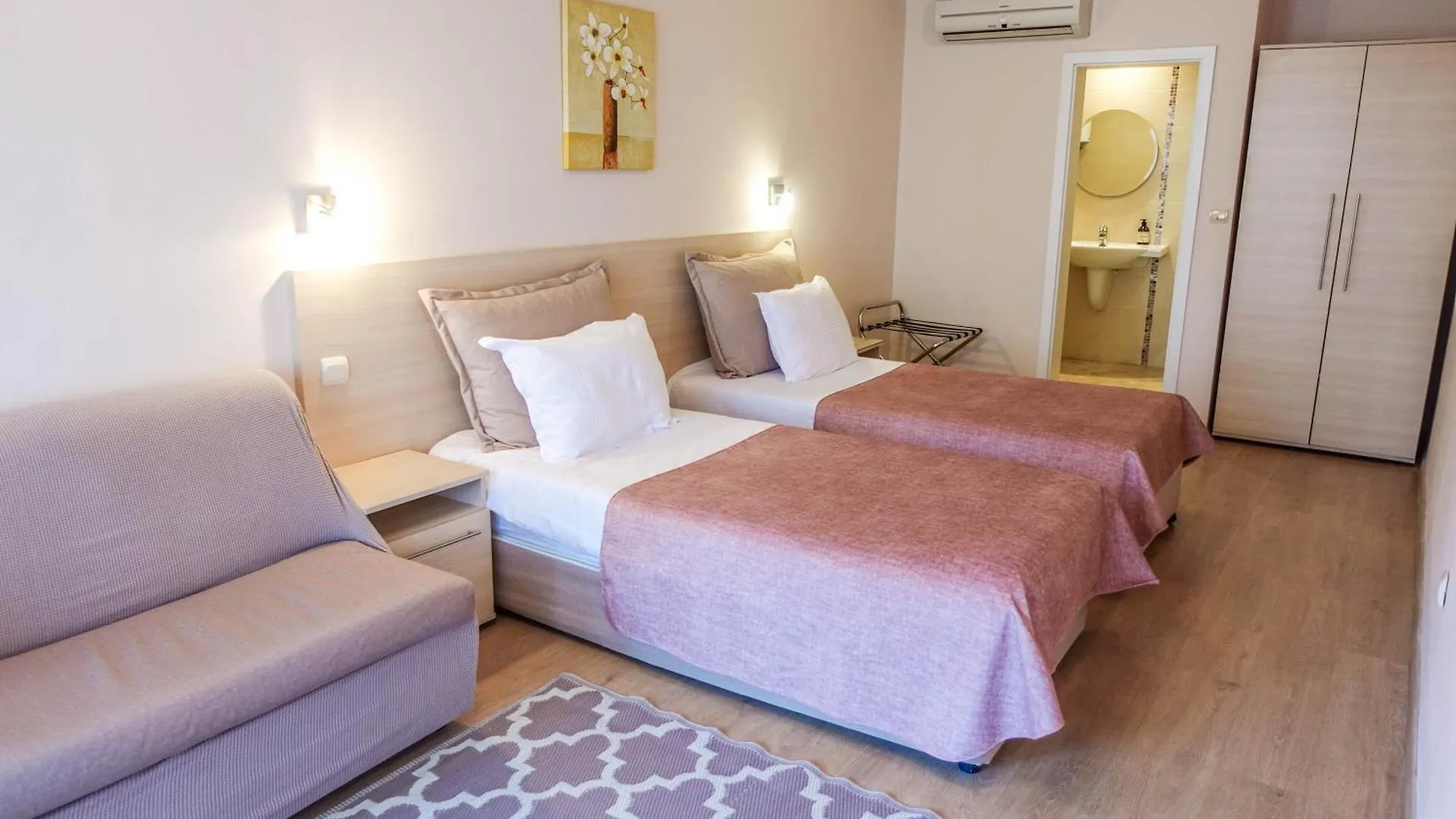 **  וארנה Hotel Acropolis בולגריה